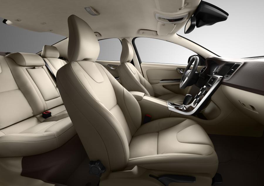  Volvo S60 2010 года  (фото 24 из 226)